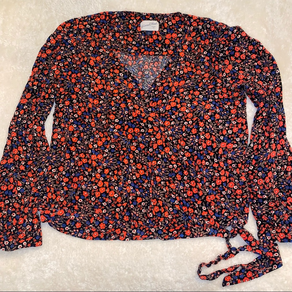 Universal Thread Women’s Floral Wrap Top Size L